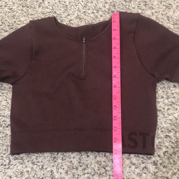 Astoria Seamless Ribbed Series Zip Quarter-Sleeve Crop Top Size Medium Espresso - Picture 6 of 8